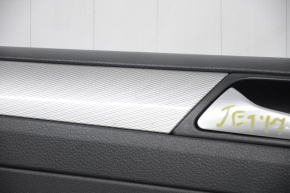 Обшивка двери карточка передняя левая VW Jetta 11-18 USA черн, с черной вставкой пластик, подлокотник кожа, молдинг серый глянец тип 1, царапины
