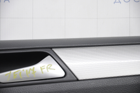 Обшивка двери карточка передняя правая VW Jetta 11-18 USA черн, с черной вставкой пластик, подлокотник кожа, молдинг серый глянец тип 1, царапины