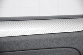 Обшивка двери карточка передняя правая VW Jetta 11-18 USA черн, с черной вставкой пластик, подлокотник кожа, молдинг серый глянец тип 1, царапины