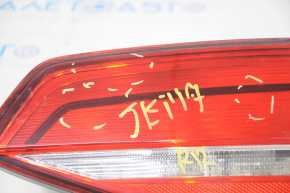 Ліхтар внутрішній кришка багажника правий VW Jetta 15-18 USA галоген, світлий, подряпини
