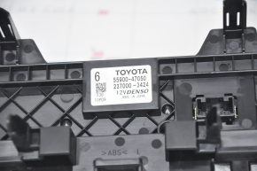 Управление климат-контролем Toyota Prius V 12-17 царапины