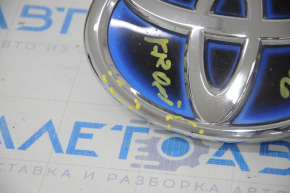Эмблема решетки радиатора grill Toyota Prius 30 10-15 тычки по хрому