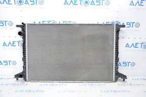 Радиатор охлаждения вода Audi A4 B9 17- 2.0T