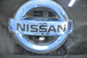 Накладка передней крышки зарядного порта Nissan Leaf 13-17 со значком, трещина, затерт значок
