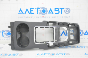 Накладка центральной консоли с подстаканниками в сборе Audi A3 8V 15-16 с Start-Stop, без Premium Audio, трещина на хроме