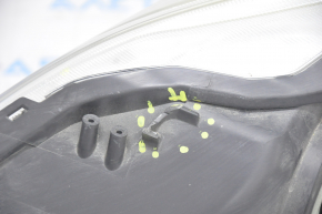 Фара передняя правая Toyota Prius V 12-14 голая дорест галоген, под полировку, слом креп