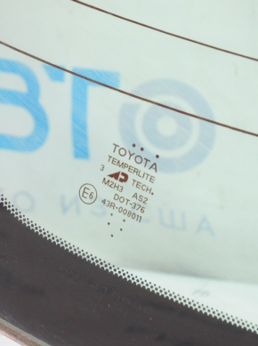 Скло заднє Toyota Camry v40 подряпина