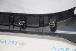 Накладка порога внутренняя левая VW Passat b8 16-19 USA черн, нет фрагмента, слом креп, царапины