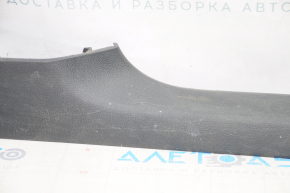Накладка порога внутренняя правая VW Jetta 11-18 USA черн, царапины