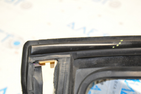 Уплотнитель стекла задний левый Dodge Dart 13-16 царапины