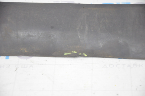 Губа удлинитель переднего бампера центр Chevrolet Volt 11-15 оторвано крепление, потерта