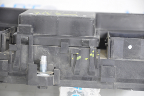 Блок предохранителей подкапотный Ford Fusion mk5 13-20 2.0T сломаны крепления