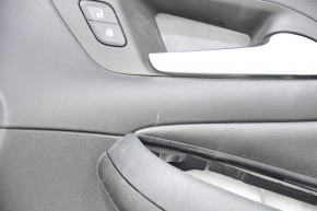 Обшивка дверей картка передня прав Chevrolet Volt 16- чорна шкіра, подряпини