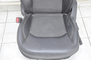 Водійське сидіння Jeep Compass 17- без airbag, механіч, комбінована шкіра чорн+ ганчірка, під чистку, тріщини на шкірі