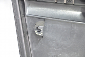 Обшивка двери карточка передняя правая Subaru Forester 14-18 SJ черн с серой вставкой тряпка, подлокотник тряпка, царапины, трещина в креп
