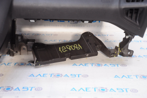 Торпедо передня панель без AIRBAG Ford Focus mk3 15-18 рест, чорна, зламана планка бардачка, тріщина на накладці