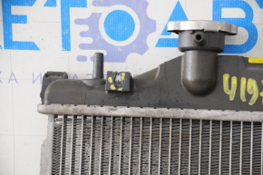 Радиатор охлаждения вода Subaru Forester 14-18 SJ 2.5 сломаны крепления