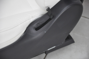Водительское сидение Tesla Model 3 18- кожа белая, с airbag, электро, подогрев, с натяжителем, царапина