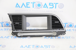 Обрамление монитора с воздуховодами Hyundai Elantra AD 17-20 под большой дисплей