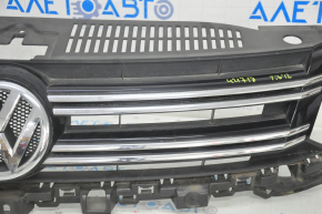 Решітка радіатора grill у зборі VW Tiguan 12-17 рест зі значком, пісок