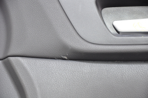 Обшивка дверей картка передня права Toyota Highlander 14-16 черн, надірвана