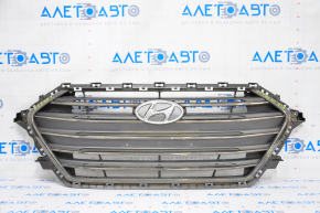 Решетка радиатора grill Hyundai Elantra AD 17-18 дорест, хром, царапины, тычки, трещина на хроме