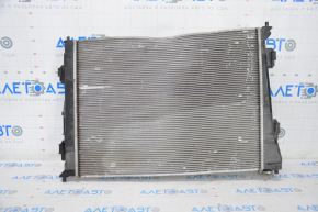 Радиатор охлаждения вода Hyundai Azera 12-17 примят