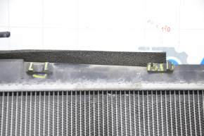 Радиатор охлаждения вода Toyota Avalon 13-18 3.5 примят, сломаны крепления, нет крышки