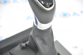 Ручка АКПП Hyundai Elantra AD 17-20 резина черная, царапины на ручке, накладка под подогрев сидений