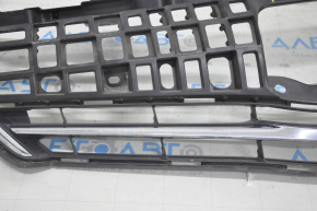 Решетка радиатора grill Toyota Prius V 12-14 дорест, с хромом, песок на хроме