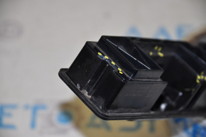 Кнопка открывания крышки багажника с подсветкой номера,под камеру Ford Focus mk3 15-18 рест 4d, сломаны крепления