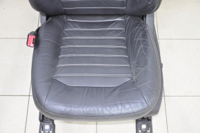 Водительское сидение Ford Fusion mk5 13-16 без airbag, электро, с подогревом, кожа черн, потерто, потрескалась кожа