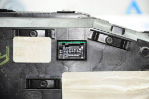 Щиток приборов Ford Focus mk3 15-18 usa рест, не работает дисплей, царапина