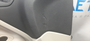 Обшивка двери карточка передняя левая Ford Escape MK3 13-16 дорест, беж, тычки на коже, мелкие царапины на пластике