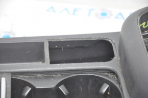 Консоль центральная подлокотник и подстаканник VW Tiguan 09-17 тряпка черная, царапины