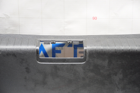 Накладка отвору багажника Mercedes CLA 14-19 чорної подряпини, відсутня заглушка