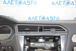 Торпедо передняя панель с AIRBAG VW Tiguan 18- черная, сломан дефлектор