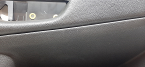Обшивка двери карточка передняя левая Ford Escape MK3 13-16 дорест черн с черн вставкой пластик, подлокотник кожа, мелкие царапины, тычка на коже