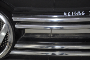 Решітка радіатора grill у зборі VW Tiguan 12-17 рест зі значком, надломи, надлом, тички та пісок на хромі