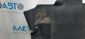 Покрытие пола зад Chrysler 200 15-17 черный, отклеилась подкладка, под химчистку