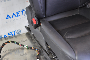 Водійське сидіння Tesla Model 3 18- шкіра чорна, з airbag, електро, підігрів, з натягувачем, подряпини на пластиці, плями