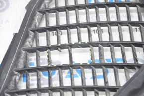 Воздуховод решетки дворников правый Porsche Panamera 10-16 надломан