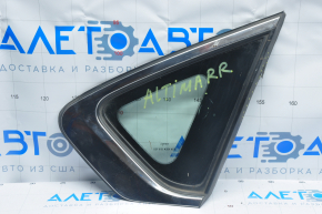 Форточка глухое стекло задняя правая Nissan Altima 13-18 царапины на хроме, порезан уплотнитель