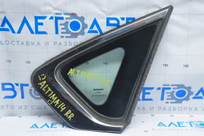 Форточка глухое стекло задняя правая Nissan Altima 13-18 царапины и тычки на хроме, порезан уплотнитель