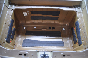 Корито багажника Tesla Model 3 18 на кузові