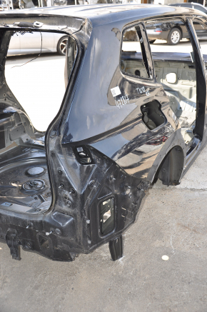 Четверть крыло задняя правая VW Tiguan 18- long на кузове, черная, тычки