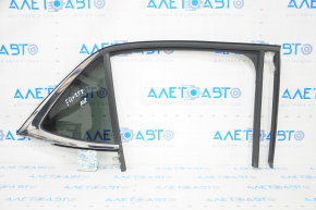 Уплотнитель стекла задний правый со стеклом треугольником Chevrolet Equinox 18 с хром молдингом, тонировка