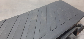 Підставка під ногу VW Jetta 19- чорна, потертості, скол
