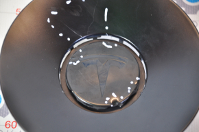 Центральный колпачок на диск Tesla Model Y 20- INDUCTION примят, царапины