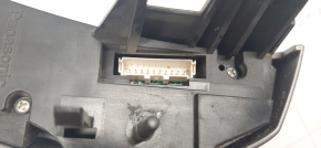 Кнопки управления на руле левые Toyota Prius V 12-17 под голосовое, царапины, потертости на кнопках